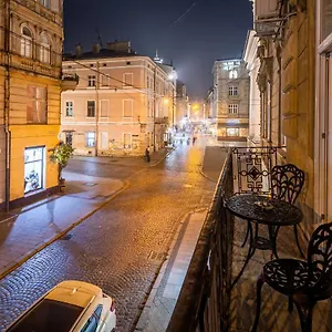 https://classic-royal-central-apartment-balcony-and-a-c.hotelslviv.net